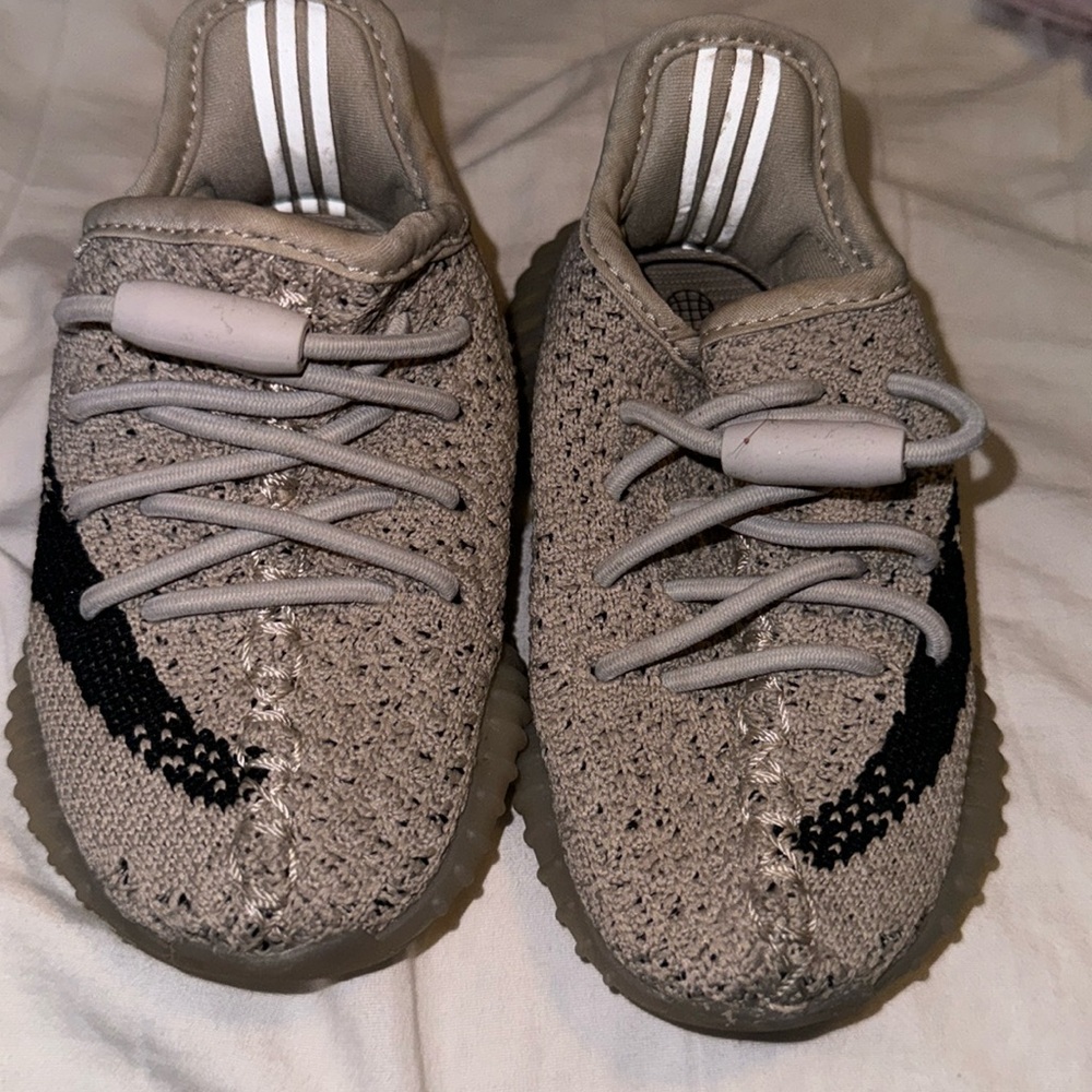Brand new kids Yeezy tan size 5